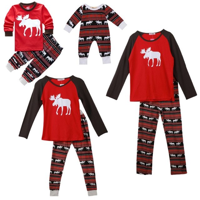 Pyjama de Noël assorti pour toute la famille 